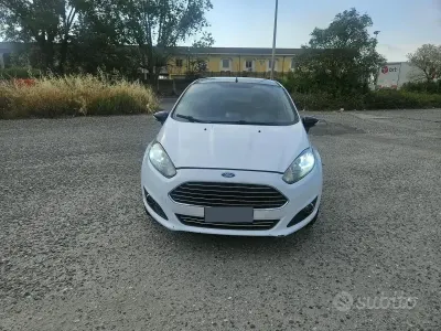 Usata Ford Fiesta 75 CV (55 kW) 2013 Berlina