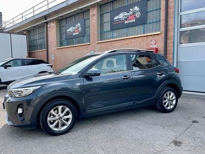Usata Kia Stonic Style 101 CV (74 kW) 2018 Full grey SUV