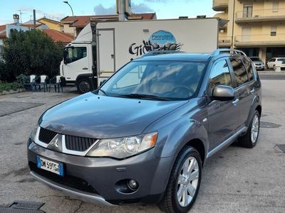 usata Mitsubishi Outlander 2.0 DI-D Autocarro 5 posti bollo costa solo 30 euro l'anno