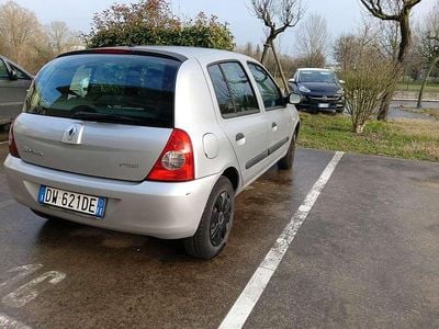 Usata Renault Clio II Campus 58 CV (42 kW) 1998 Argento Berlina