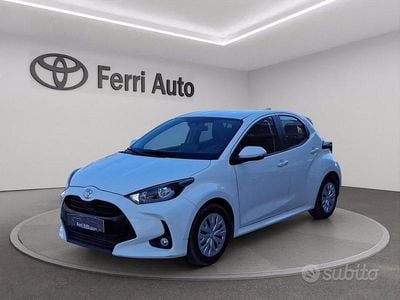 Usata Toyota Yaris Active 72 CV (52 kW) 2023 Super white Utilitaria