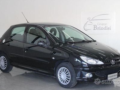 Käytetty Peugeot 206 75 HP (55 kW) 2009 Musta Viistoperä