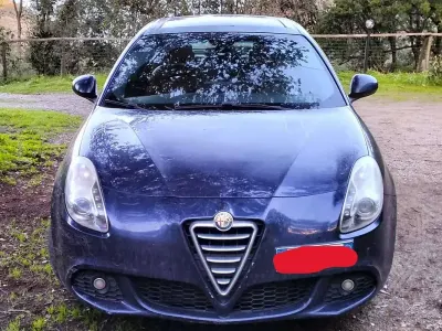 Usata Alfa Romeo Giulietta Distinctive 170 CV (125 kW) 2013 Blu/azzurro Utilitaria