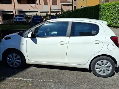 Usado Citroën C1 Live 69 CV (50 kW) 2016 Blanco Utilitario