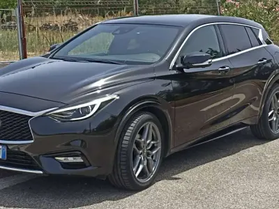 Usata Infiniti Q30 Luxe 156 CV (114 kW) 2019 Nero Berlina