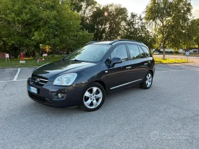 Usata Kia Carens Family 140 CV (102 kW) 2009 Nero Monovolume
