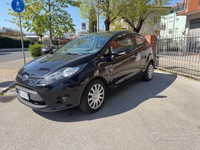Usata Ford Fiesta 96 CV (70 kW) 2010 Nero Utilitaria