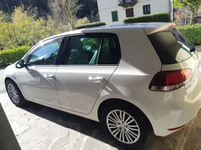 Usata VW Golf VI Highline 105 CV (77 kW) 2011 Bianco Utilitaria