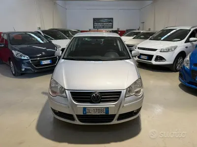 Begagnad VW Polo Comfortline 80 HK (58 kW) 2007 Grå Halvkombi