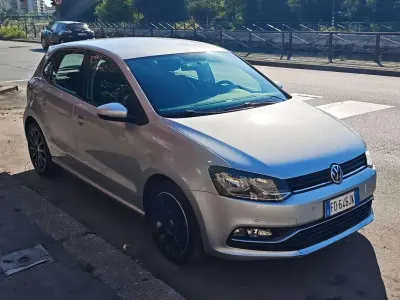 Usata VW Polo Comfortline 90 CV (66 kW) 2016 Argento Berlina