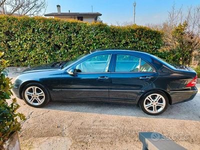 Usata Mercedes C220 143 CV (105 kW) 2003 Blu Berlina