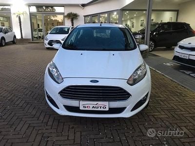 Begagnad Ford Fiesta Business Edition 97 HK (71 kW) 2013 Vit Halvkombi