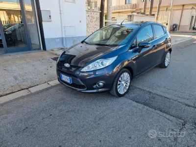 Second-hand Ford Fiesta Titanium 68 CP (50 kW) 2009 Gri Berlinǎ