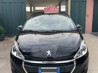 Usata Peugeot 208 Allure 75 CV (55 kW) 2018 Nero Utilitaria