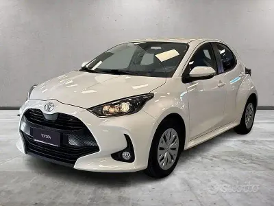 Usata Toyota Yaris Active 72 CV (52 kW) 2022 Bianco Utilitaria