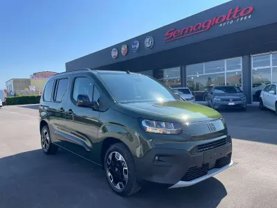 Nuova Fiat Qubo Trekking 131 CV (96 kW) 2026 Verde Monovolume