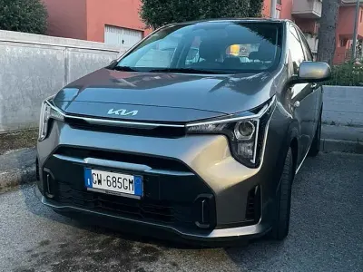 Usata Kia Picanto 63 CV (46 kW) 2024 Grigio Utilitaria