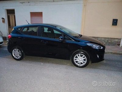 Usata Ford Fiesta 85 CV (62 kW) 2019 Blu Berlina