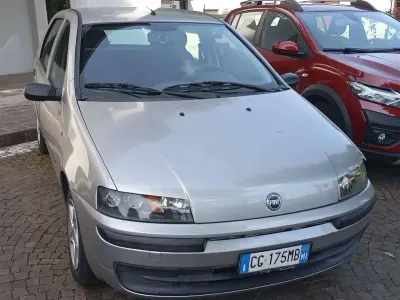 Usata Fiat Punto Feel 60 CV (44 kW) 2003 Grigio Utilitaria