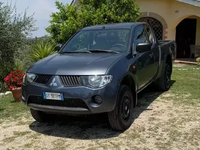 Usata Mitsubishi L200