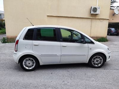 Usata Lancia Musa 77 CV (56 kW) 2012 Bianco Monovolume