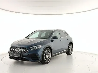 Usata Mercedes GLA200 Premium 150 CV (110 kW) 2023 Blue denim ; SUV