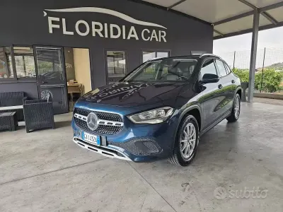 Usata Mercedes GLA180 Business 116 CV (85 kW) 2020 Blu SUV