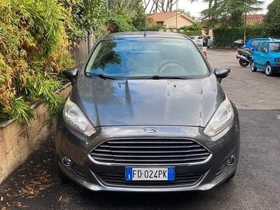 Usata Ford Fiesta 60 CV (44 kW) 2016 Grigio Utilitaria