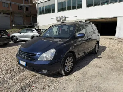 Usata Kia Carnival 185 CV (136 kW) 2007 Bluazzurro Monovolume