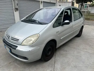 Usata Citroën Xsara Picasso 95 CV (69 kW) 2004 Grigio Monovolume