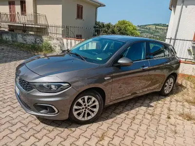 Usata Fiat Tipo 120 CV (88 kW) 2016 Grigio Berlina