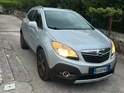 Usado Opel Mokka 131 CV (96 kW) 2013 Gris SUV
