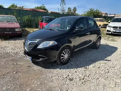 Usata Lancia Ypsilon 69 CV (50 kW) 2012 Nero Utilitaria