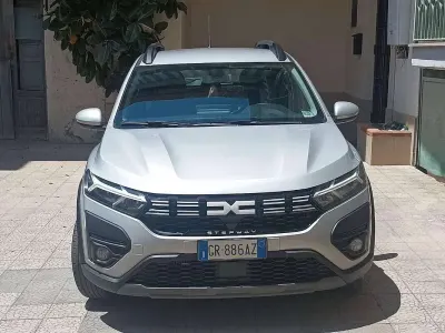 Usata Dacia Sandero Essentiel 101 CV (74 kW) 2023 Argento Berlina