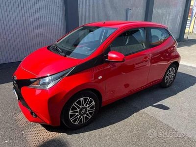 Usata Toyota Aygo X-wave 69 CV (50 kW) 2016 Rosso Utilitaria