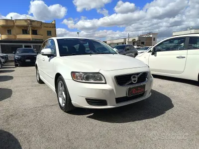 Usata Volvo V50 109 CV (80 kW) 2011 Bianco Station wagon