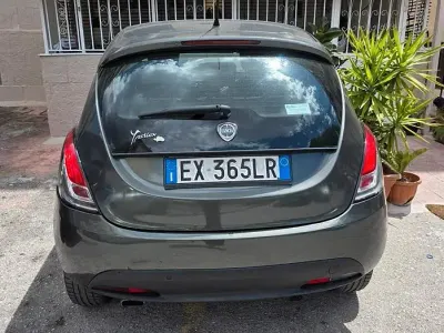 Usata Lancia Ypsilon 69 CV (50 kW) 2014 Grigio Utilitaria