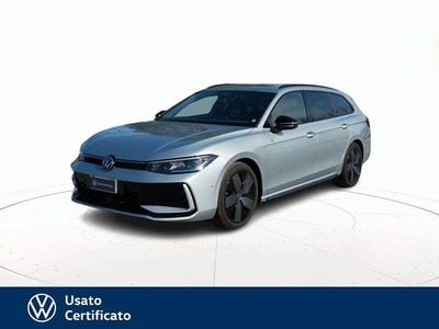 Usata VW Passat R-line 150 CV (110 kW) 2024 Grigio / pastello Station wagon