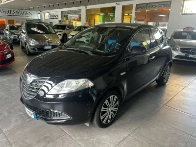 Usata Lancia Ypsilon Gold 69 CV (50 kW) 2012 Nero Utilitaria