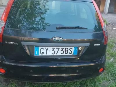 Begagnad Ford Fiesta 2006 Svart Halvkombi