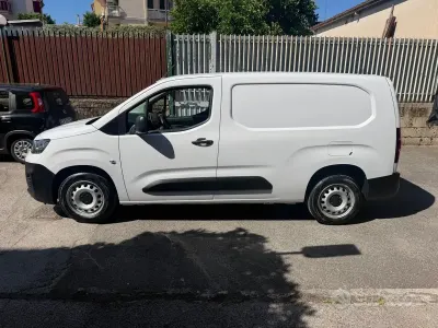 Usata Fiat Doblò 102 CV (75 kW) 2023 Bianco Monovolume
