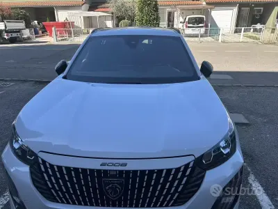Usata Peugeot 2008 102 CV (75 kW) 2023 SUV