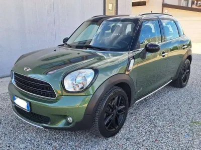 Usata Mini Cooper D Countryman Business 111 CV (81 kW) 2016 Verde SUV