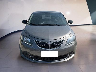 Usata Lancia Ypsilon Gold 70 CV (51 kW) 2023 Grigio Utilitaria
