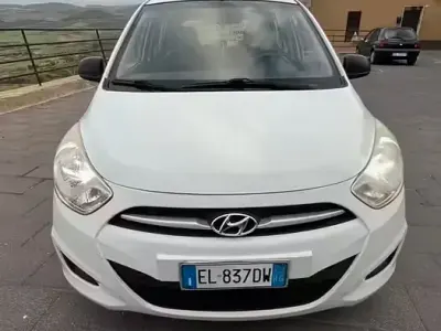 Usata Hyundai i10 69 CV (50 kW) 2012 Bianco Utilitaria