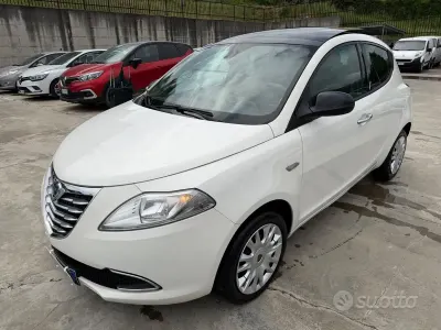 Begagnad Lancia Ypsilon 85 HK (62 kW) 2011 Vit Halvkombi