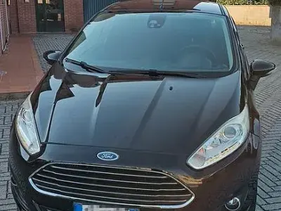 Usata Ford Fiesta Titanium 75 CV (55 kW) 2015 Nero Utilitaria