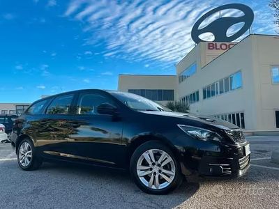 Usata Peugeot 308 SW 130 CV (95 kW) 2019 Nero Station wagon