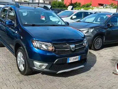 Usata Dacia Sandero Stepway 90 CV (66 kW) 2016 Bluazzurro Berlina