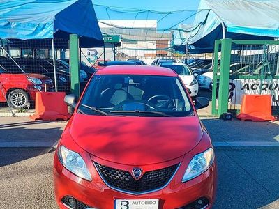 Usata Lancia Ypsilon Gold 69 CV (50 kW) 2015 Rosso Utilitaria